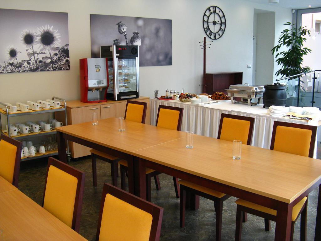 Hotel Senimo Ołomuniec Zewnętrze zdjęcie