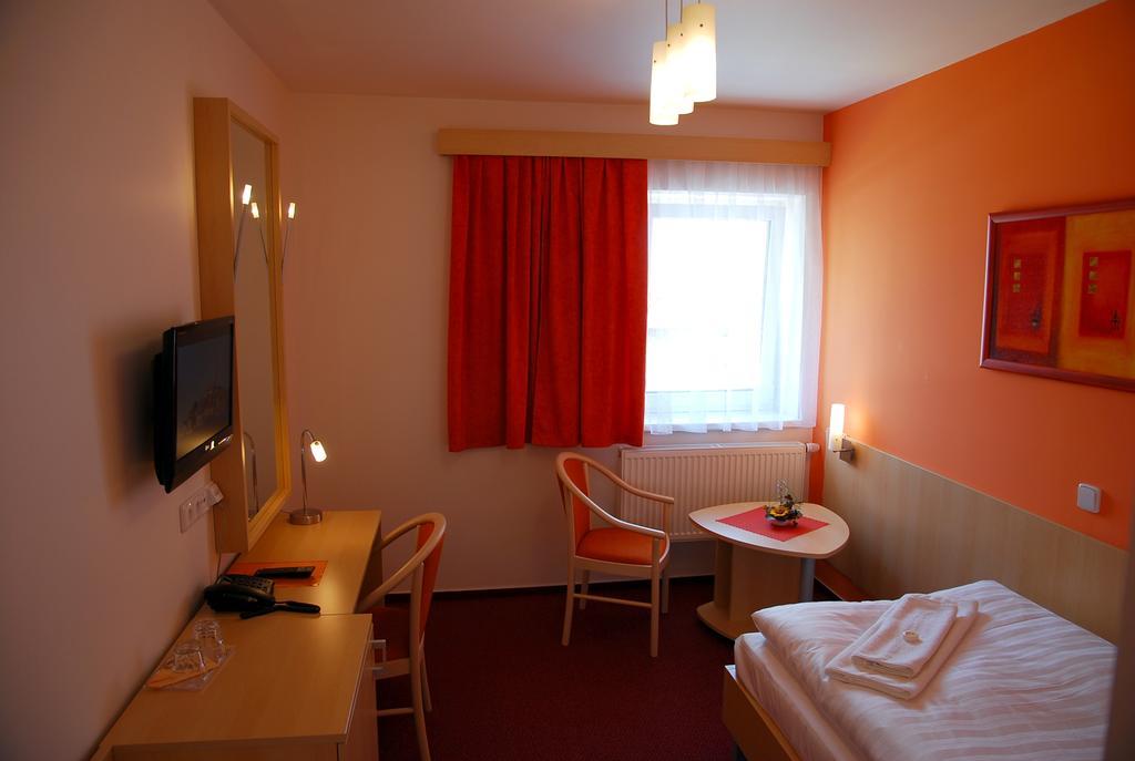 Hotel Senimo Ołomuniec Zewnętrze zdjęcie