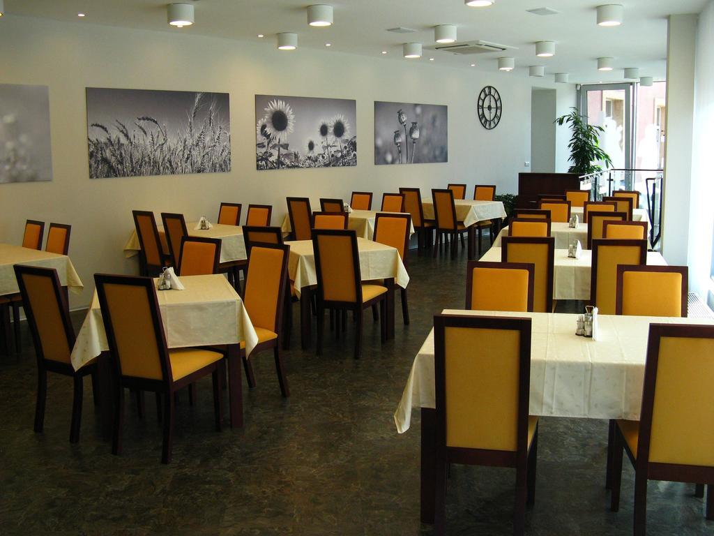 Hotel Senimo Ołomuniec Zewnętrze zdjęcie